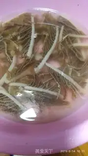 Make The family pickle leaves step 0