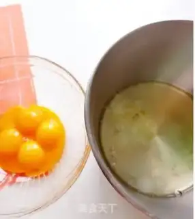 Make Strawberry roll step 1