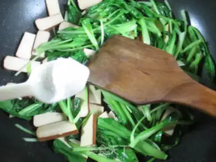 Make Eggs and fried chicken step 3