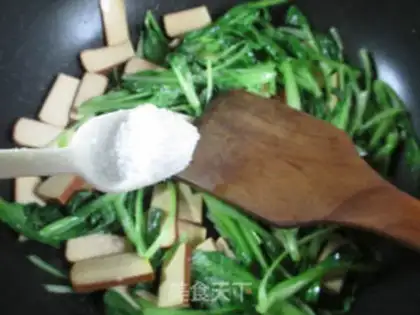 Make Eggs and fried chicken step 4