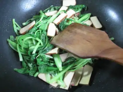 Make Eggs and fried chicken step 5