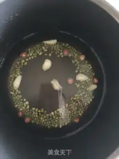 Make Green bean lily rice congee step 0