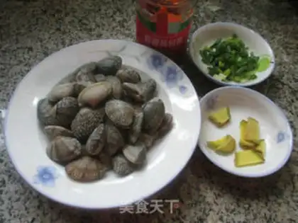 Make Garlic pepper sauce and fraff clams step 0