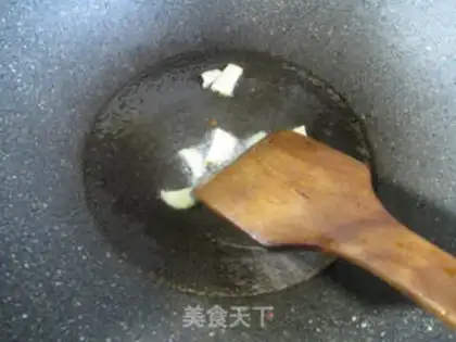 Make Garlic pepper sauce and fraff clams step 1