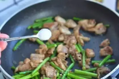 Make Chicken leg and garlic step 4