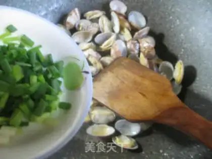 Make Garlic pepper sauce and fraff clams step 6