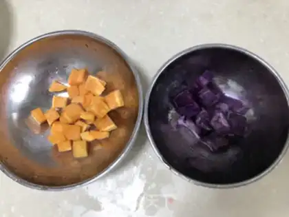 Make Two-coloured bees and potatoes step 1