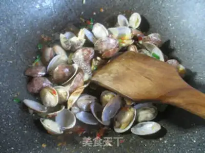 Make Garlic pepper sauce and fraff clams step 7