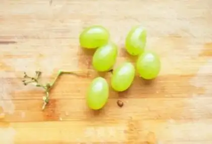 Make oatmeal fruit porridge step 1