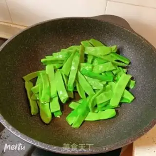 Make Five flowers and four beans step 6