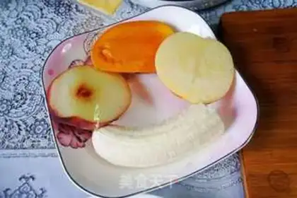 Make Ham fruit sandwich step 1