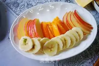 Make Ham fruit sandwich step 2