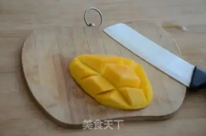 Make Mango milkshake step 1