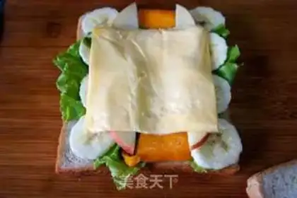 Make Ham fruit sandwich step 4