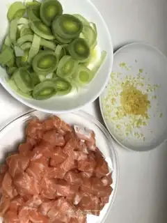 Make salmon pie step 2