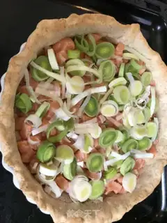 Make salmon pie step 4