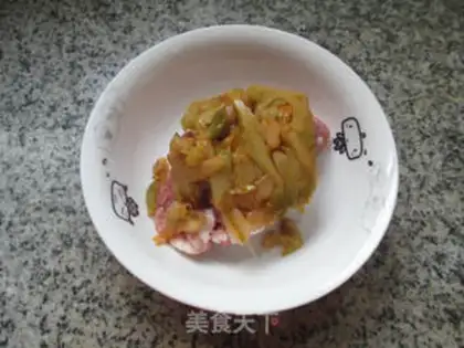 Make Squeeze the raisin and steam the melon step 1