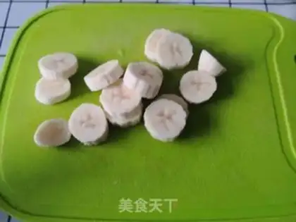 Make A peach banana shake step 1