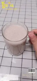 Make A peach banana shake step 3