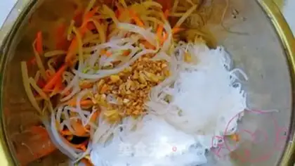Make A bean sprouts fan step 4