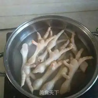 Make Spicy chicken feet step 0