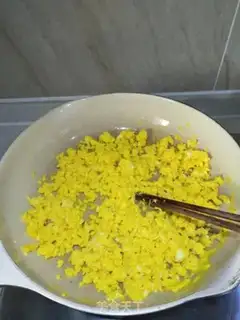 Make Eggs and pickles step 1