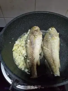 Make Sour sauce and yellowfish step 5