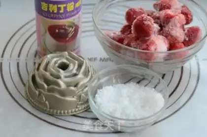 Make Rose strawberry jelly step 0