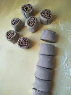 Make Black-meat rolls step 3