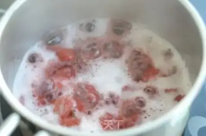 Make Rose strawberry jelly step 3