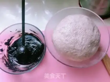 Make Black wheat sesame cake step 2