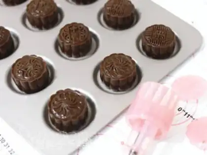 Make Chocolate crescent step 11
