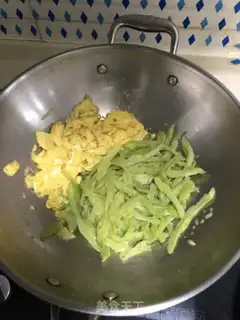 Make Scrambled eggs step 3