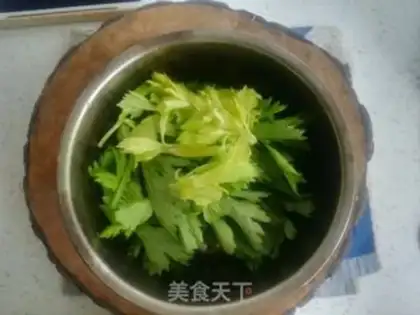 Make Celery leaves step 1