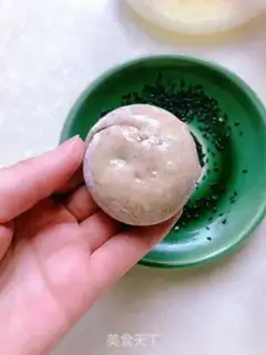 Make Black wheat sesame cake step 12