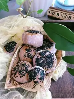 Make Black wheat sesame cake step 15