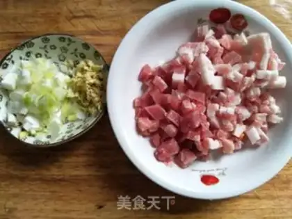 Make Squeeze meat and noodles step 2