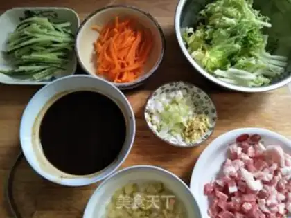 Make Squeeze meat and noodles step 3