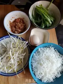 Make Meat and eggs fried rice powder step 0