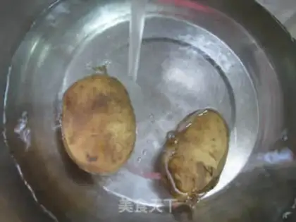 Make Soy potato steak soup step 1