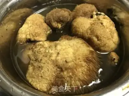 Make Monkey mushrooms, chicken legs step 0