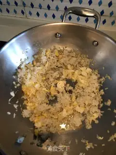Make Pineapple fried egg rice step 2