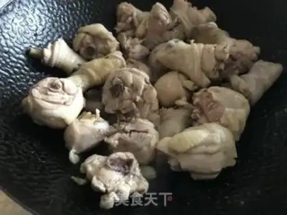 Make Monkey mushrooms, chicken legs step 3