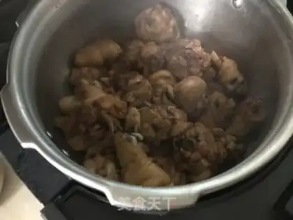 Make Monkey mushrooms, chicken legs step 4