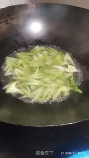 Make Chicken gravy, celery step 2