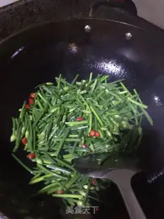 Make Scrambled eggs step 1