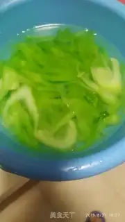 Make Chicken gravy, celery step 3