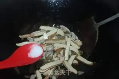 Make Squeeze the bean with fried meat step 4