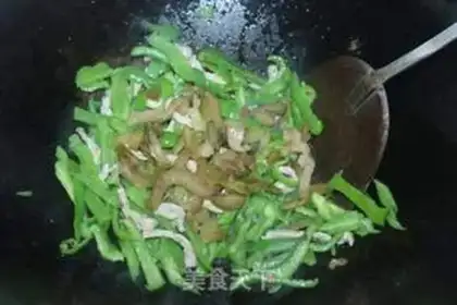 Make Cream peppers and fried meat step 3
