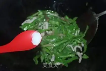 Make Cream peppers and fried meat step 4